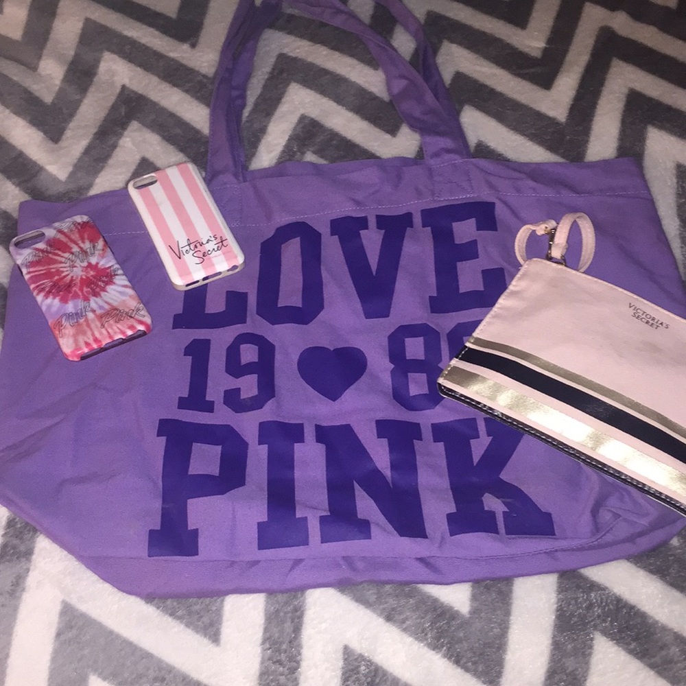 2 Victoria Secret bags and 2 Pink phone cases🌸⭐️